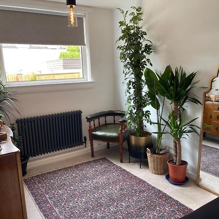 Private Room With Separate Shower And Free Parking Edinburgh Exterior photo