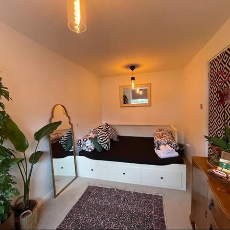 Private Room With Separate Shower And Free Parking Edinburgh Exterior photo